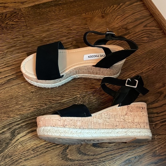 Steve Madden Prima Black Wedges Size 7.5 - Picture 2 of 5